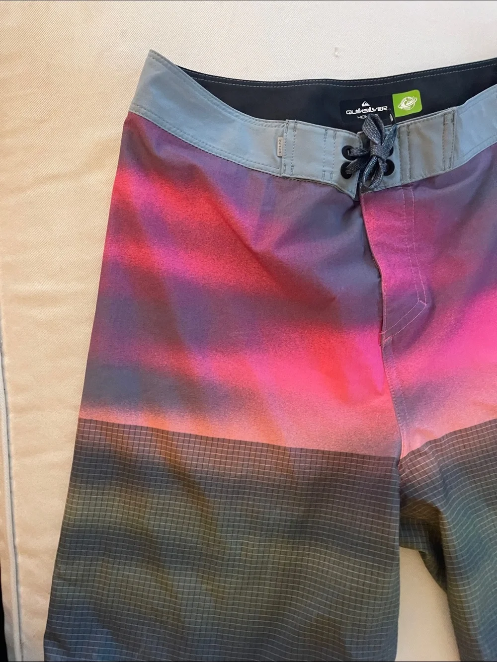 Quiksilver Men's Highline Size 29 Pink Gradient Boardshorts